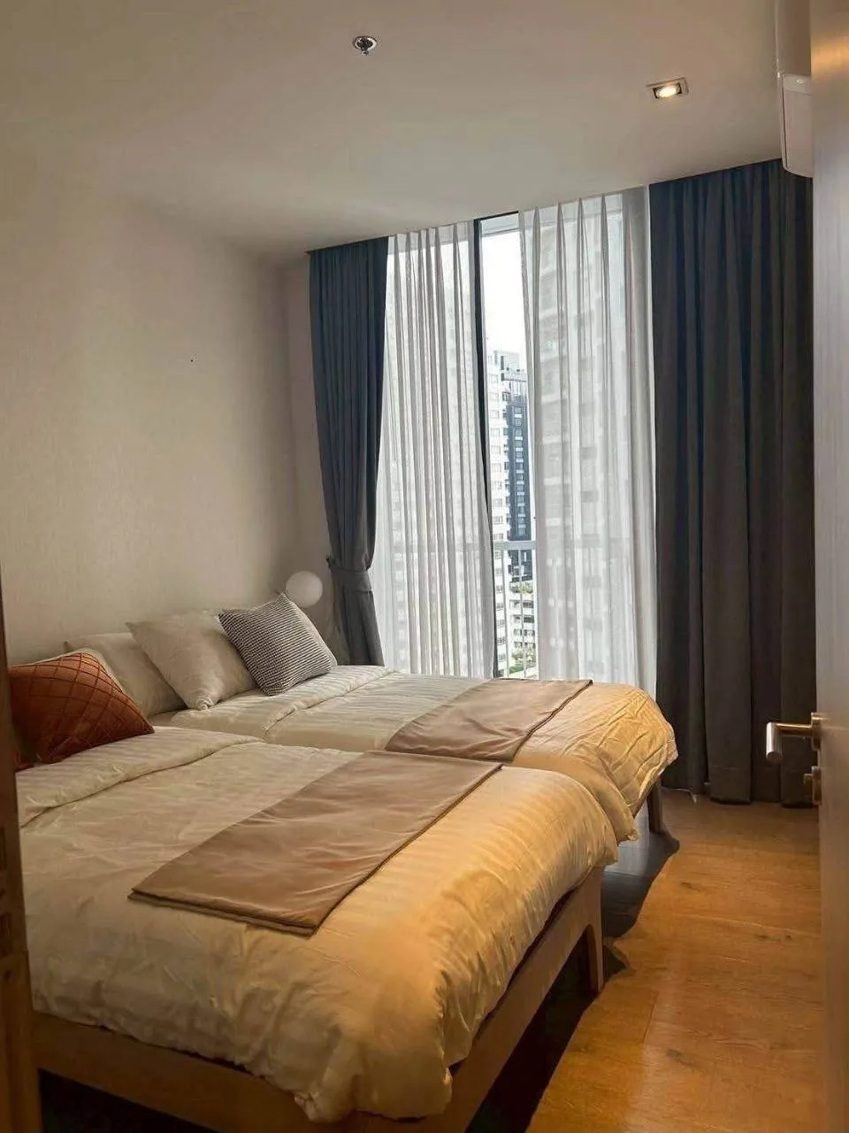 2 bedroom condo for rent in Sukhumvit Bangkok - swimming pool and building amenities