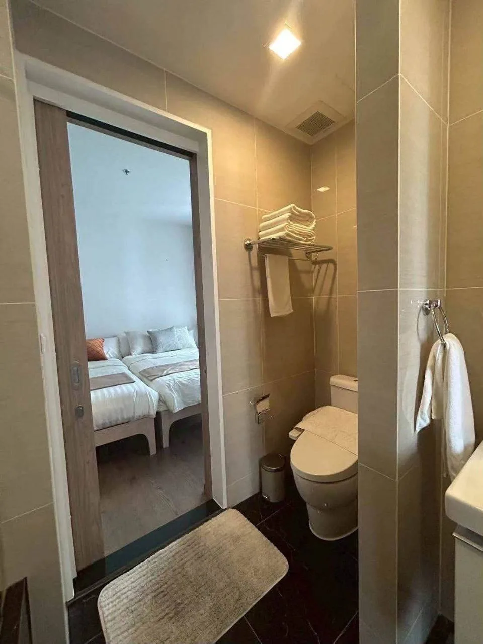 2 bedroom condo for rent in Sukhumvit Bangkok - balcony perspective