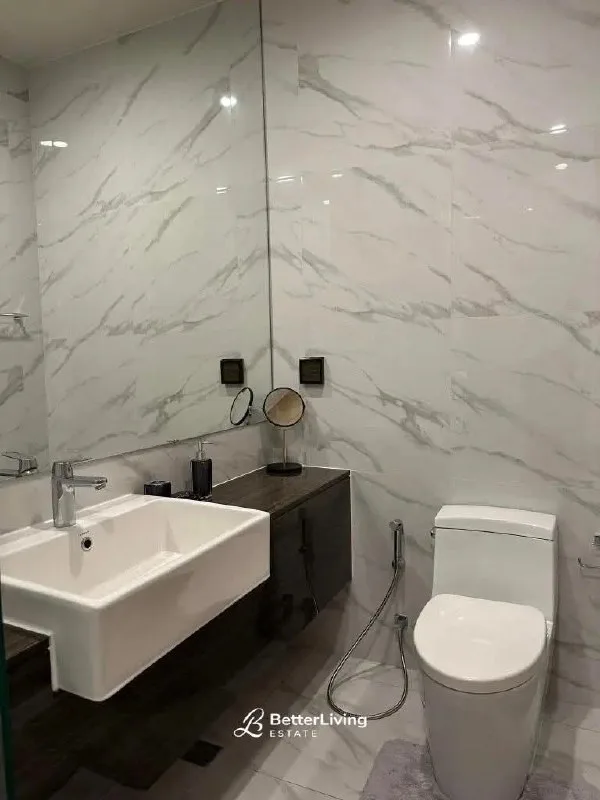Studio condo for sale in Sukhumvit Bangkok - kitchen and dining area