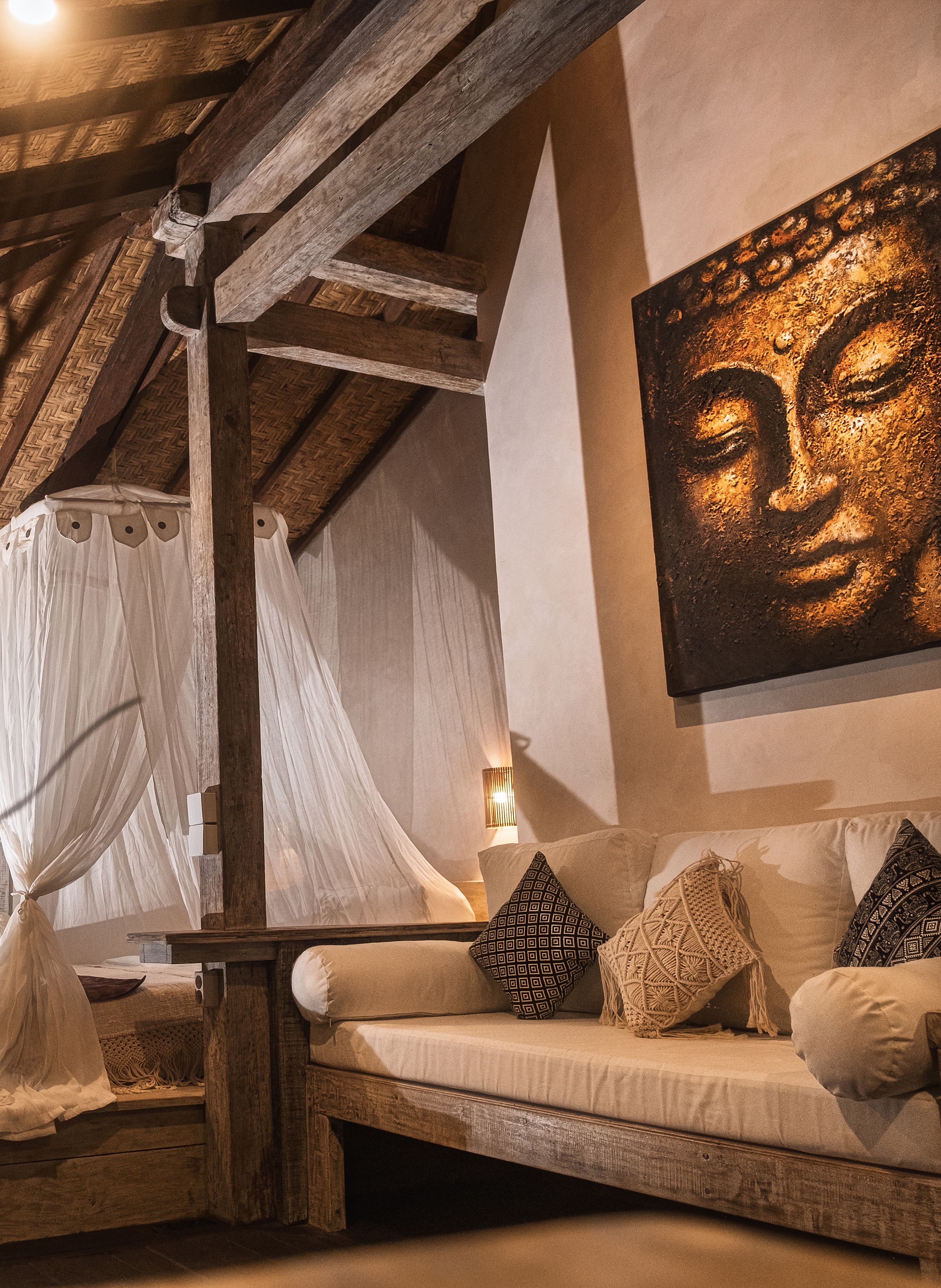 hero image family bungalow interior