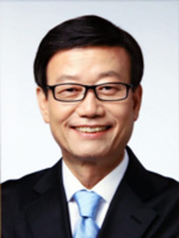 윤진식 의원 사진