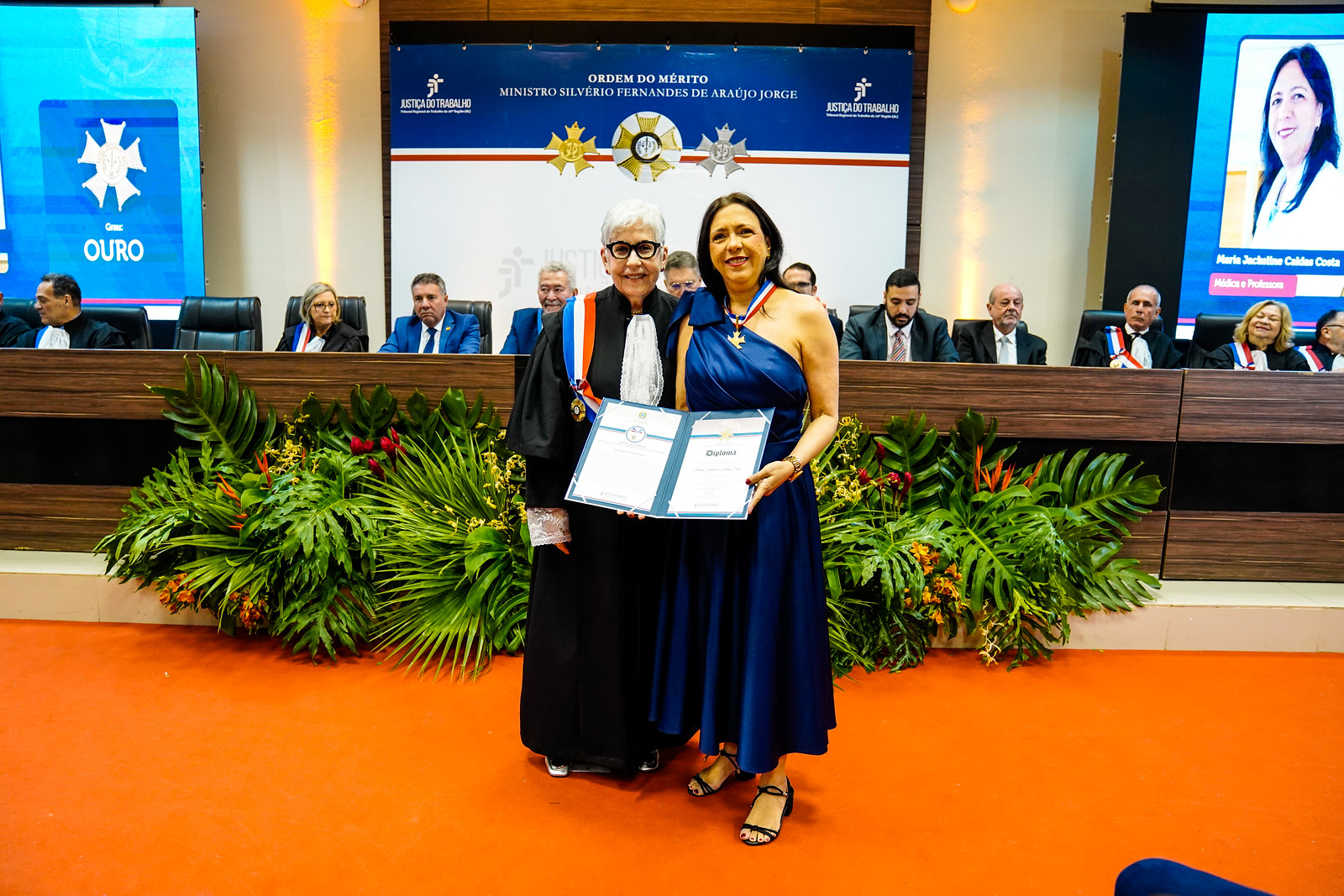 MERECIDA HOMENAGEM