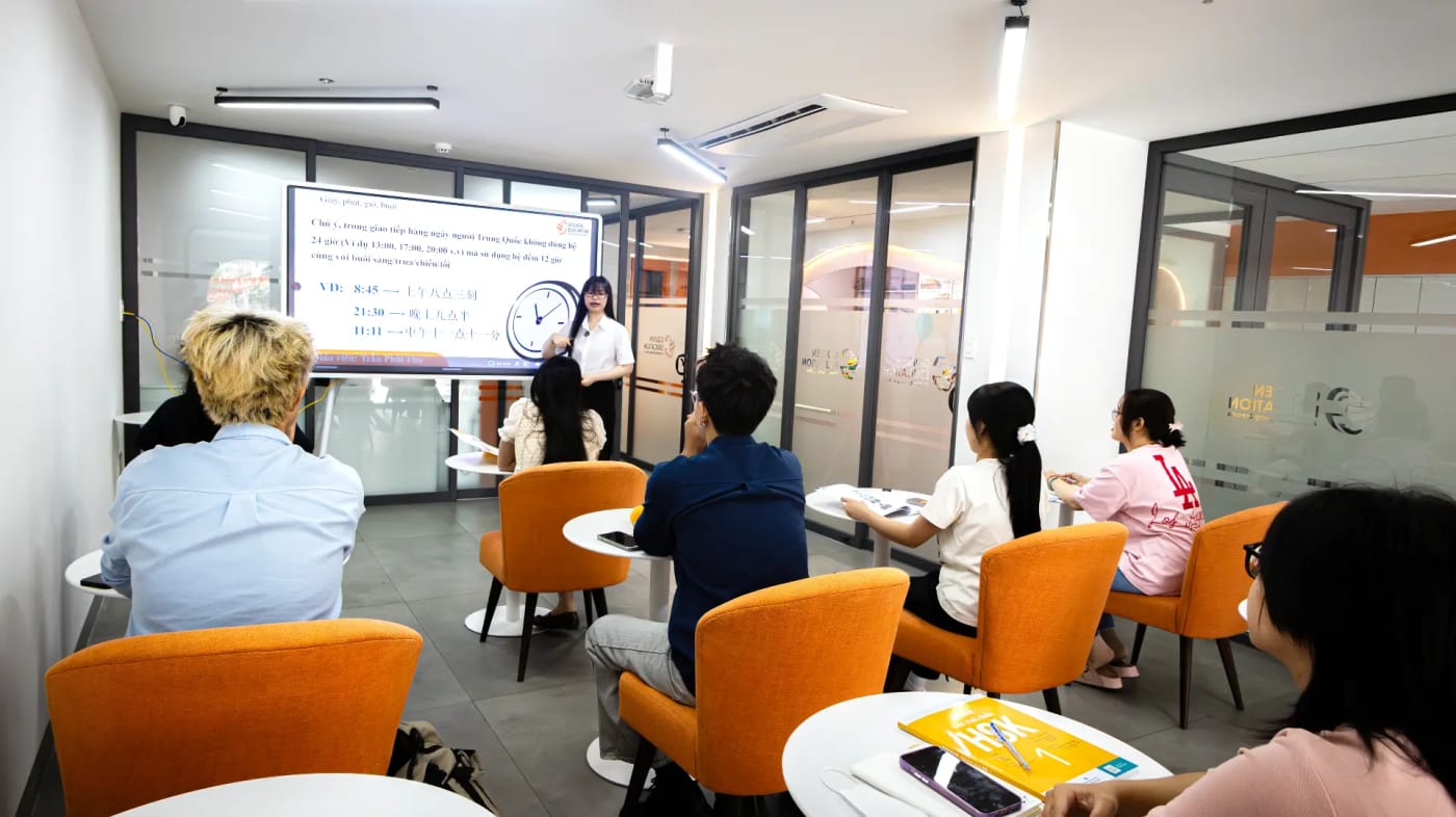 Lớp học HSK sơ cấp 8–12 học viên tại Golden Education