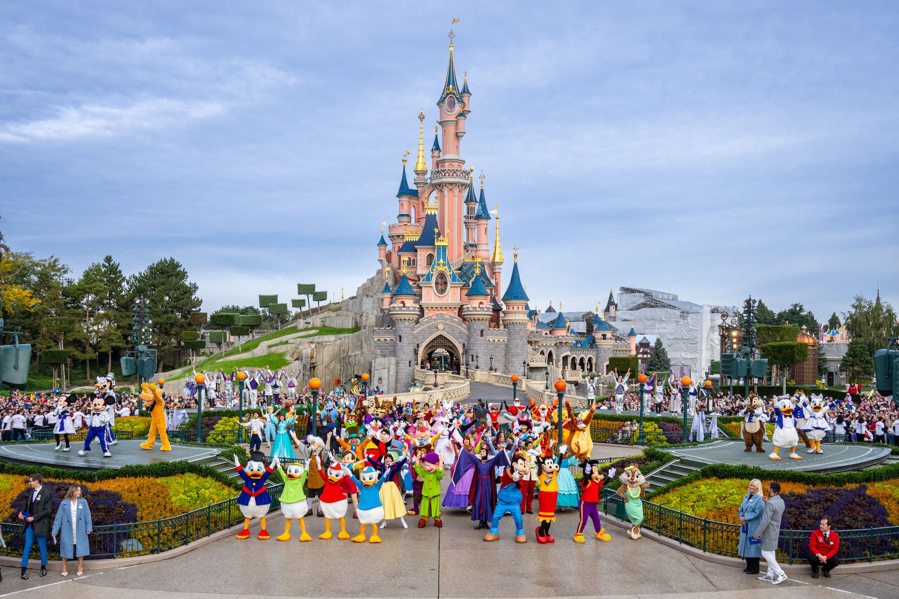 🎠 The Magic of Disneyland Paris for Your Kids! ✨
