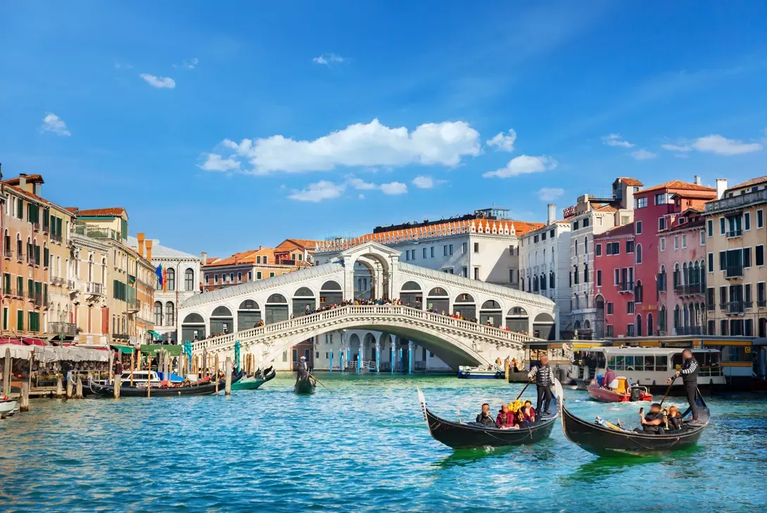 Venice – The Floating City of Dreams 🌊✨