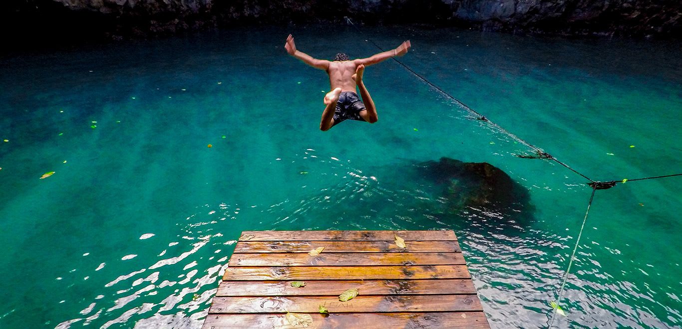 Samoa - diving into a lagoon