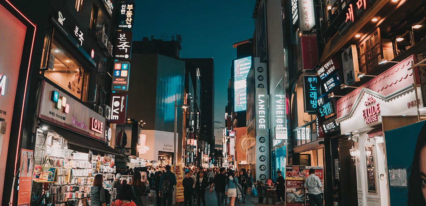 Shopping on the hectic streets of Seoul