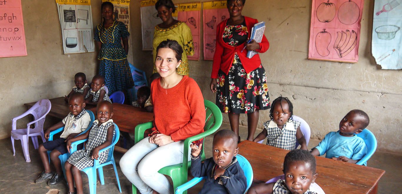 Volunteer with her class in Uganda