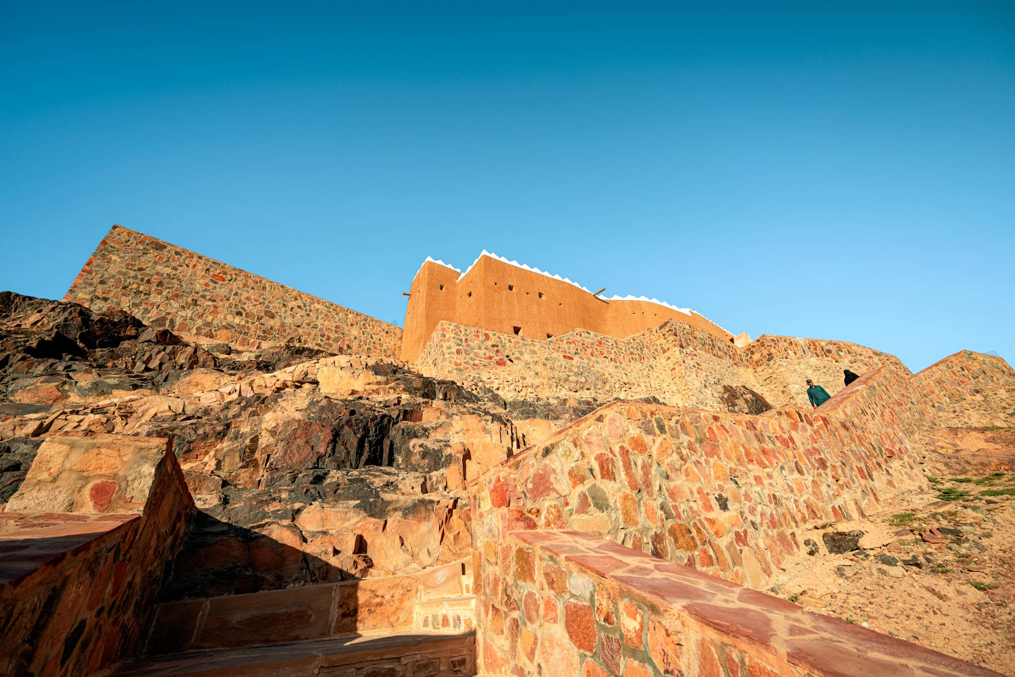 Saludo: Castillo de A'arif, Palacio Qishla y Mercado Tradicional de Barzan