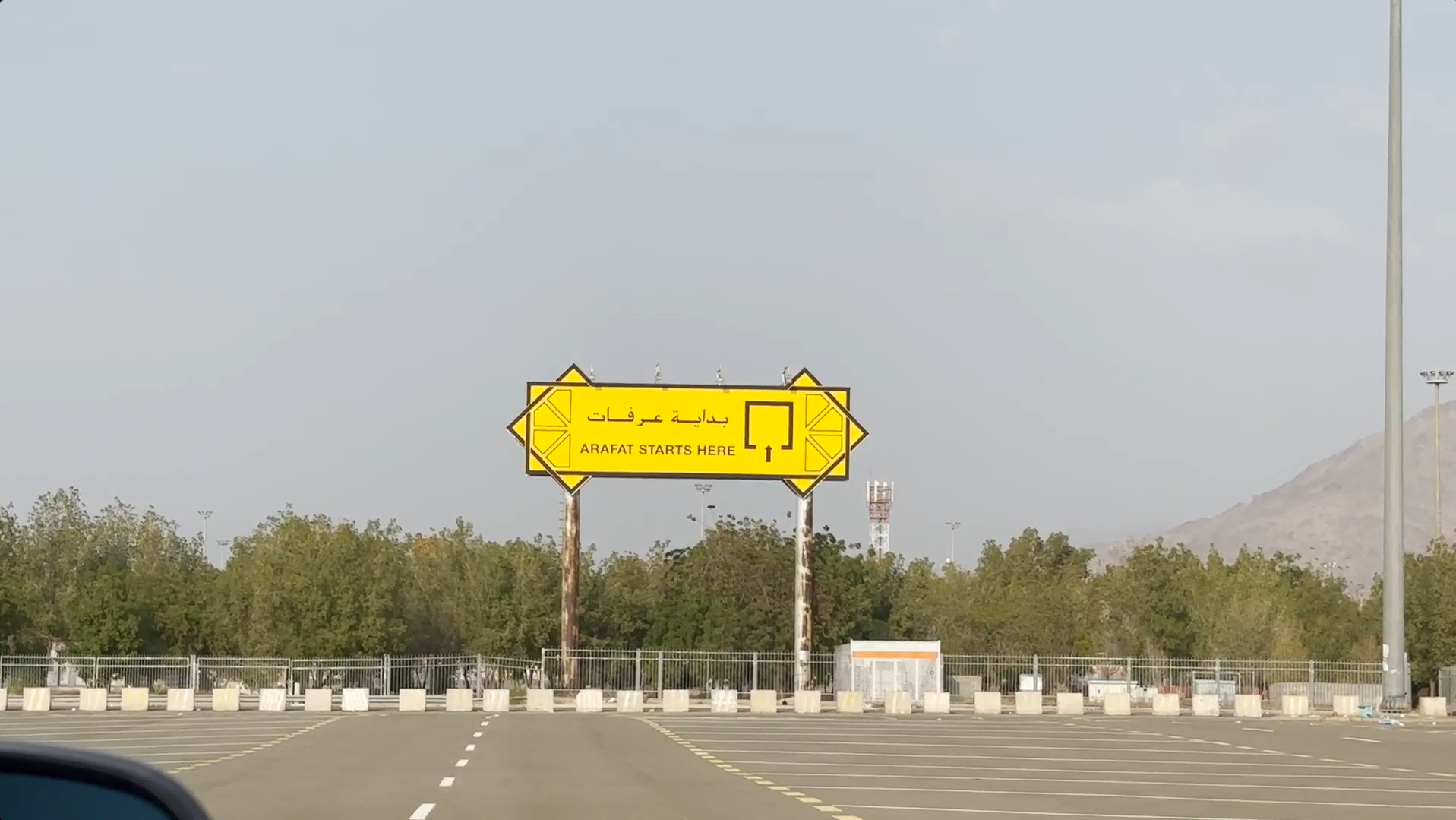Perjalanan spiritual melalui tempat-tempat suci.