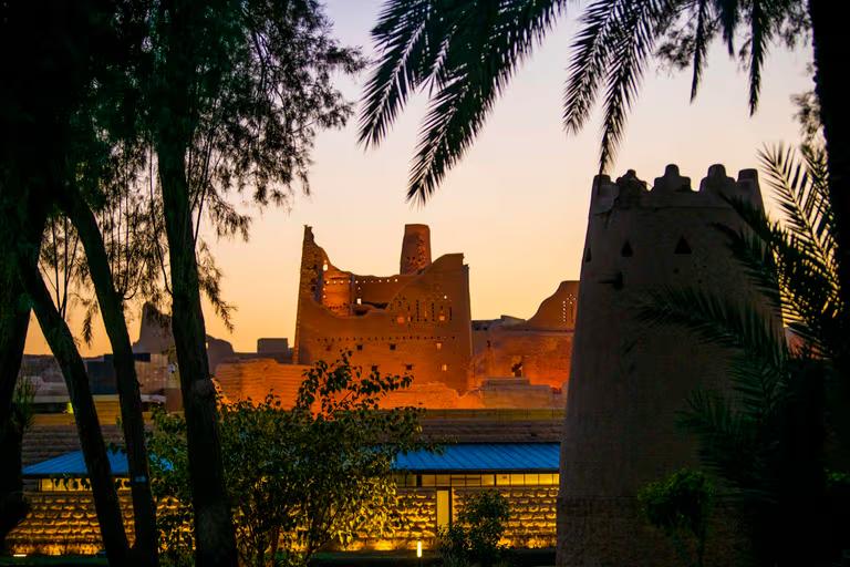 الرياض: جولة 8ساعات بين الأصالة والحداثة(نقل و مرشد و تذاكر دخول)