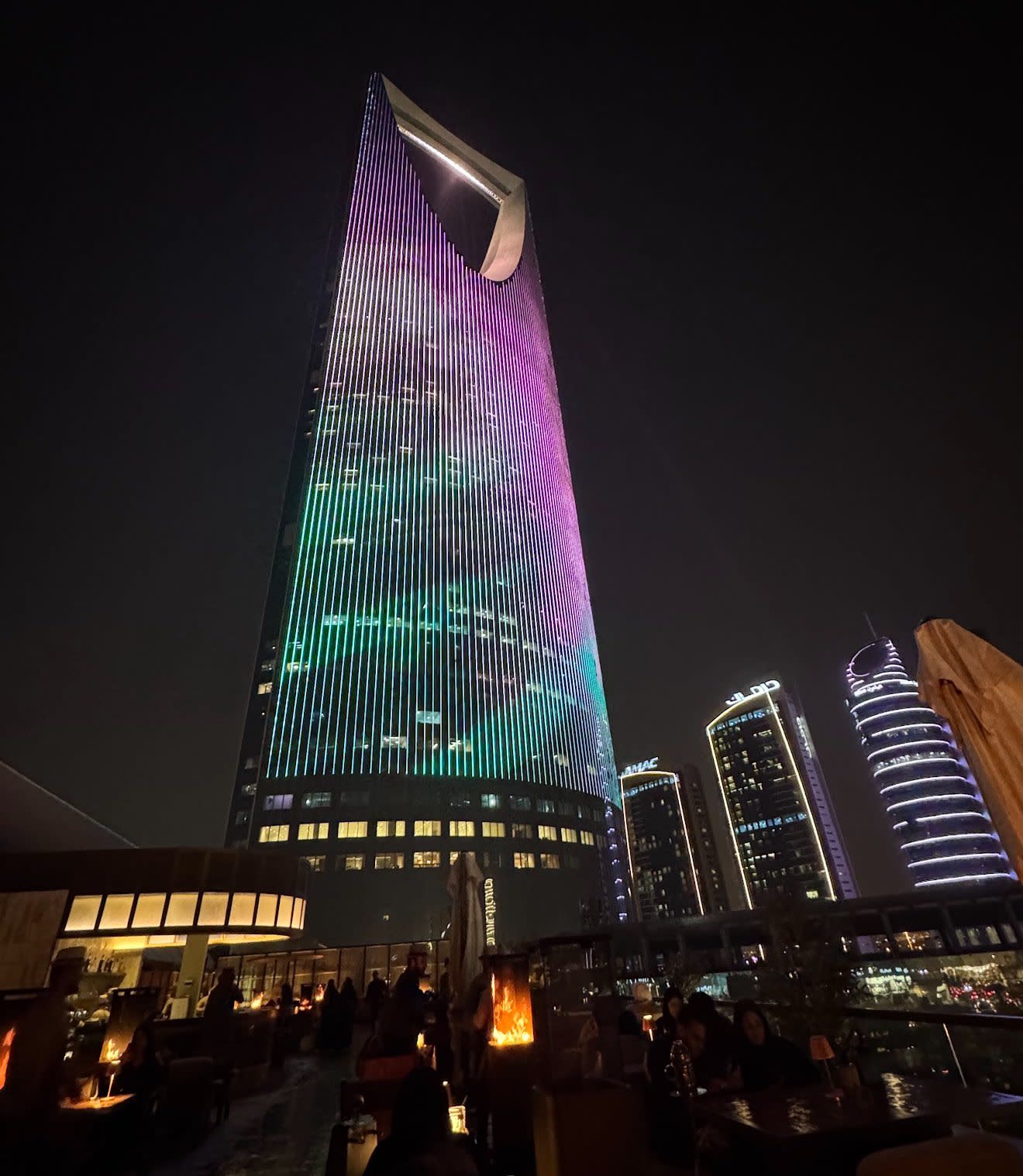 الرياض: جولة برج المملكة والفيصلية وسوق الديرة