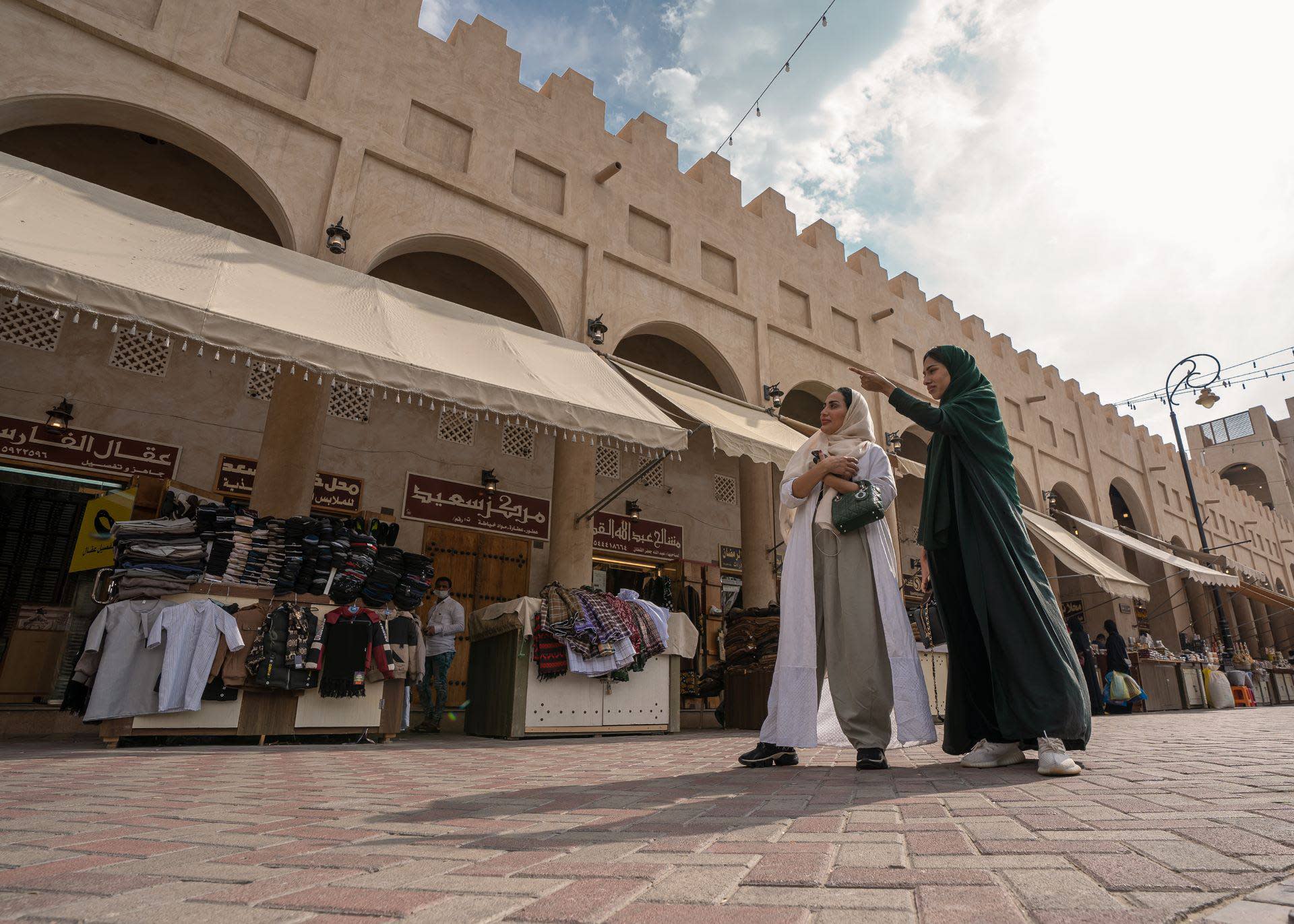 Al-Ahsa : visite des nuits du Ramadan au marché d'Al-Qaysariyah avec un guide touristique