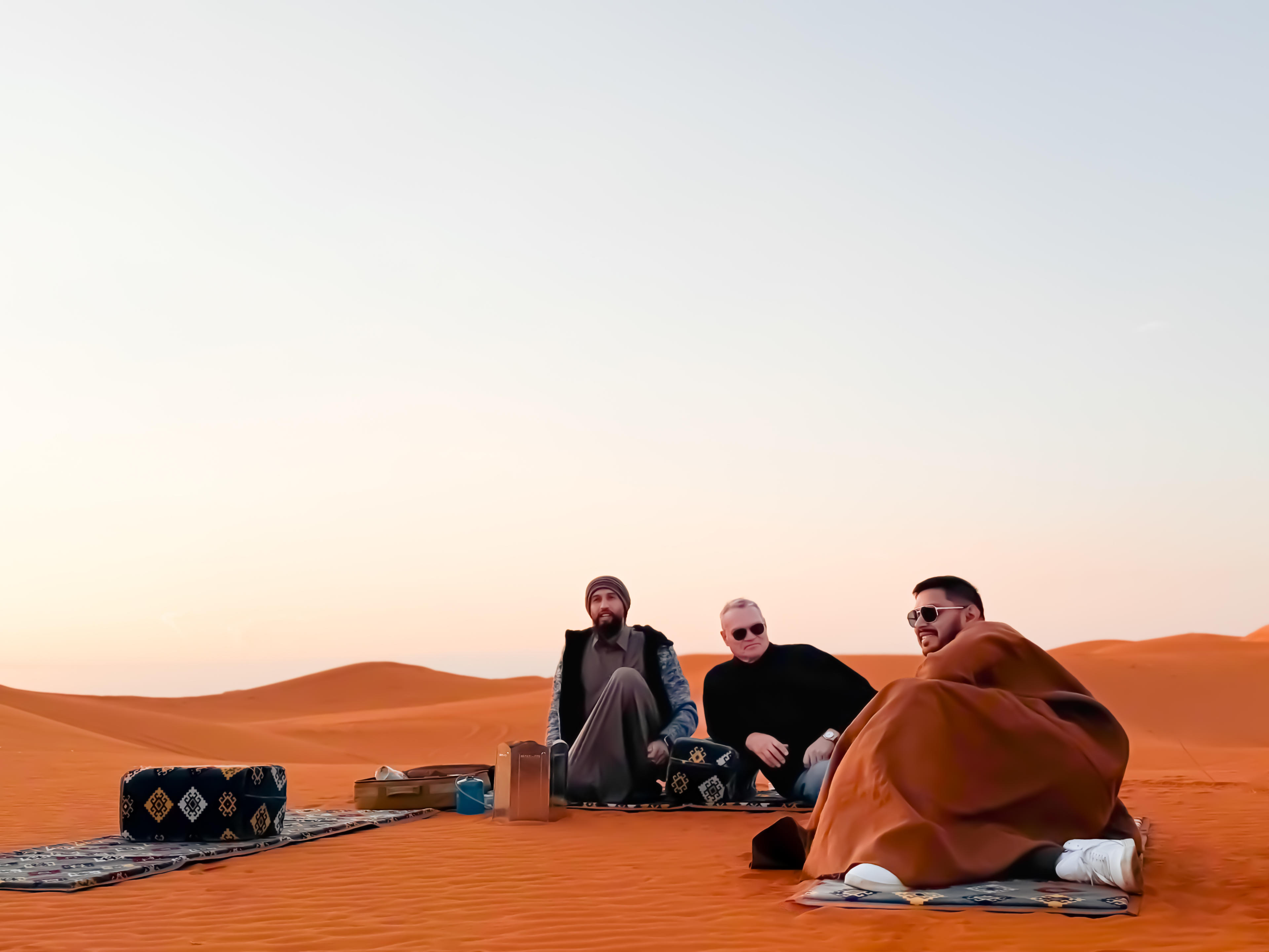مغامرة الرمال الحمراء وتجربة المخيم العربي
