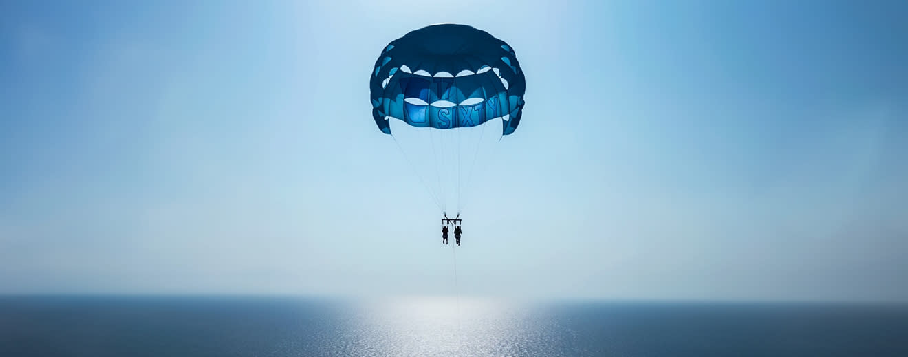 Jeddah: Parasailing Experience over the Sea