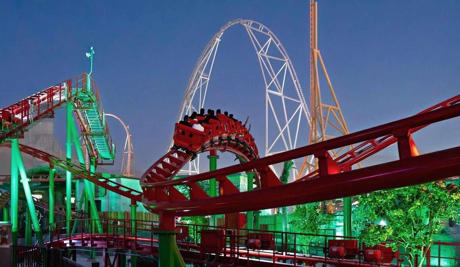 Forfait pour deux personnes : 3 nuits dans un hôtel 5 étoiles et billets Six Flags Gold