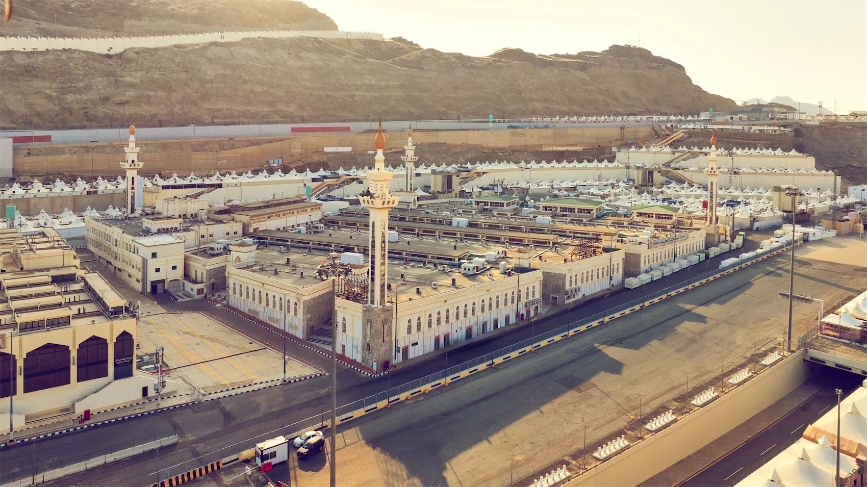 Mecca: A tour of the historical mosques (Al-Jinn and Al-Bay'ah)