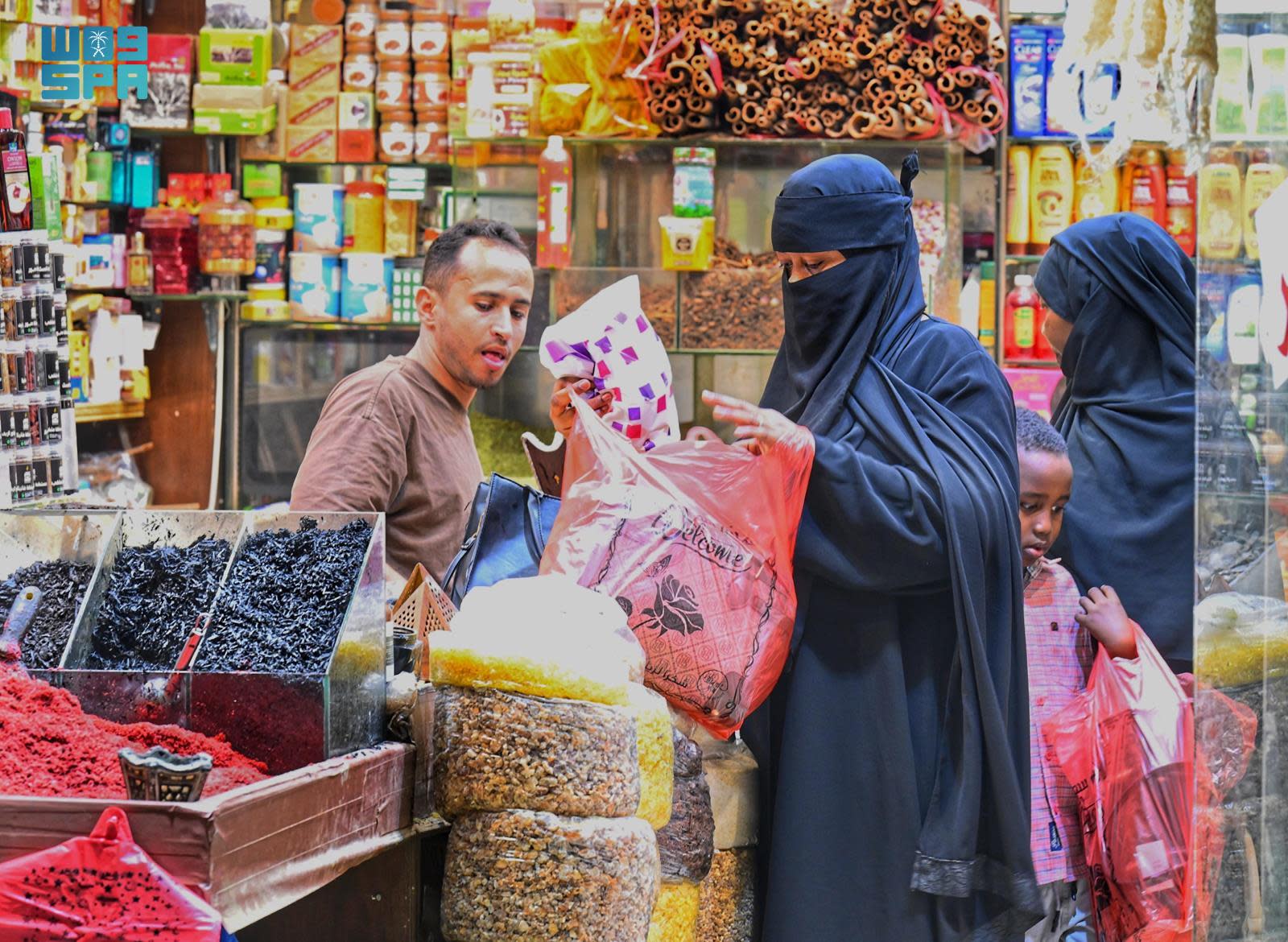 جدة البلد: جولة تسوق في سوق الجملة للمجموعات