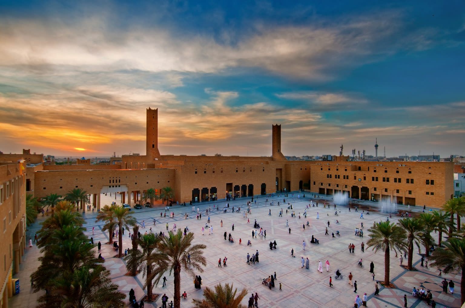 الرياض: جولة قصر الحكم وزيارة برج الفيصلية شاملة التذاكر 