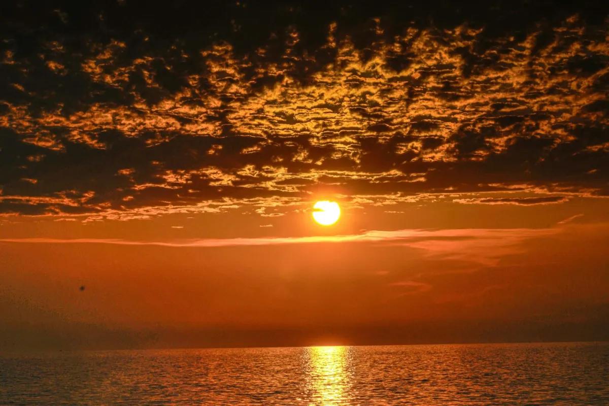 Yeda: Atardecer en un yate en el Mar Rojo.