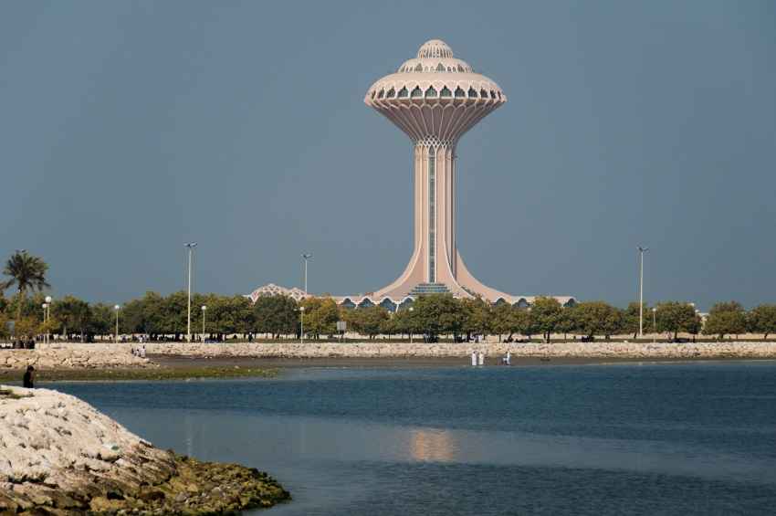 الخبر:رحلة بحرية في قارب