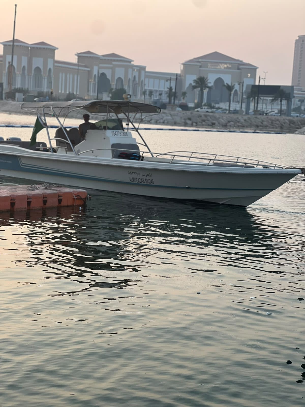 الخبر: جولة بحرية بالقارب العائلي