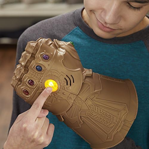 Vue 2 de Marvel Avengers Electronic Fist