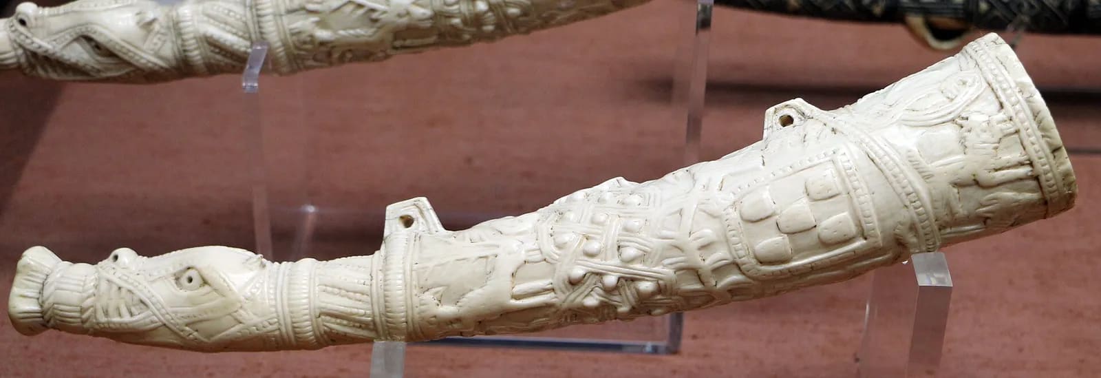 Afro-Portuguese ivory horn, Sherbro, c. 1500–25 (2)