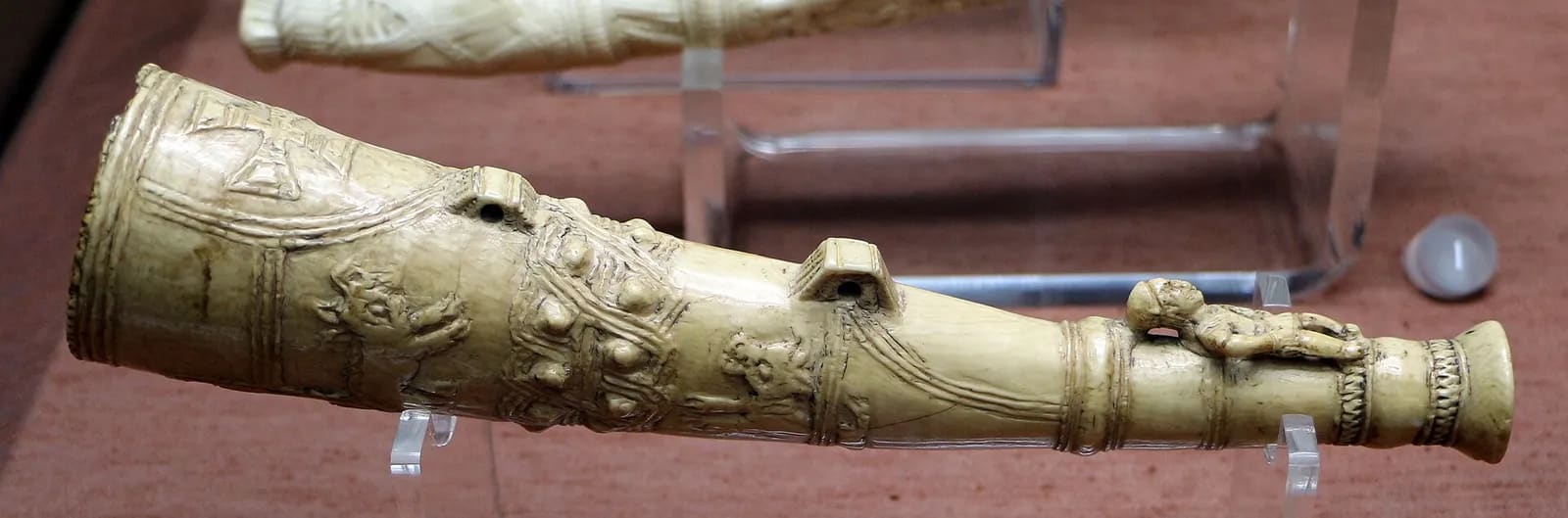 Afro-Portuguese ivory horn, Sherbro, c. 1500–25 (3)