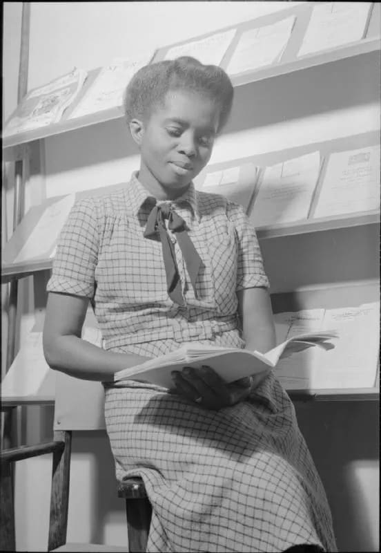 Miss A. Caulker, edmistres, na di London School of Economics, 1946