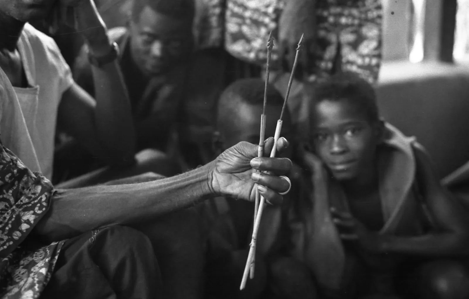 19th century Limba arrows held by Mamadou Mansaray, town chief of Bafodia, Sierra Leone (West Africa) 1967 (441008707)