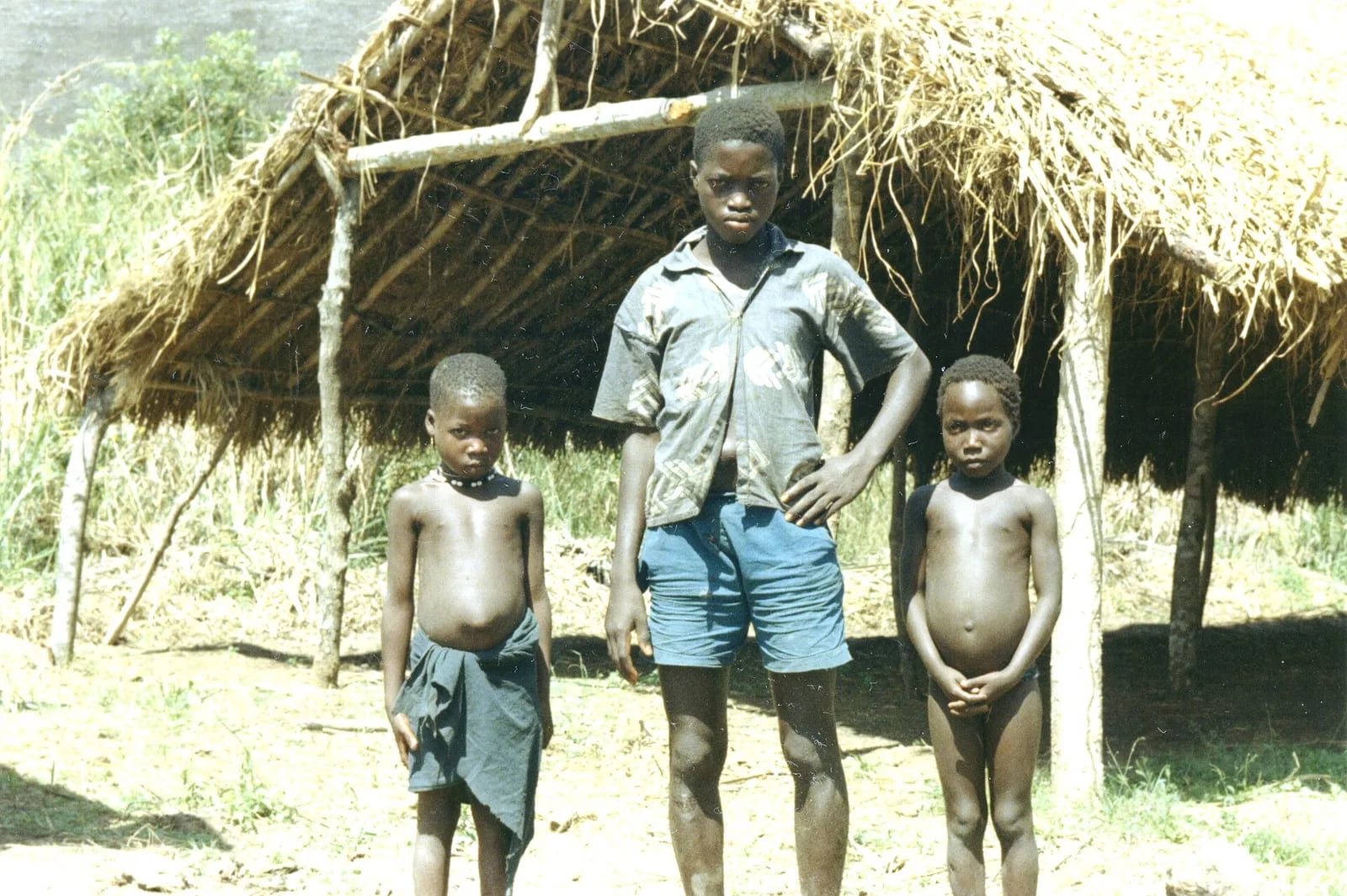 Children at a farm shelter near Kakoya, Sierra Leone (West Africa) (2098442312)