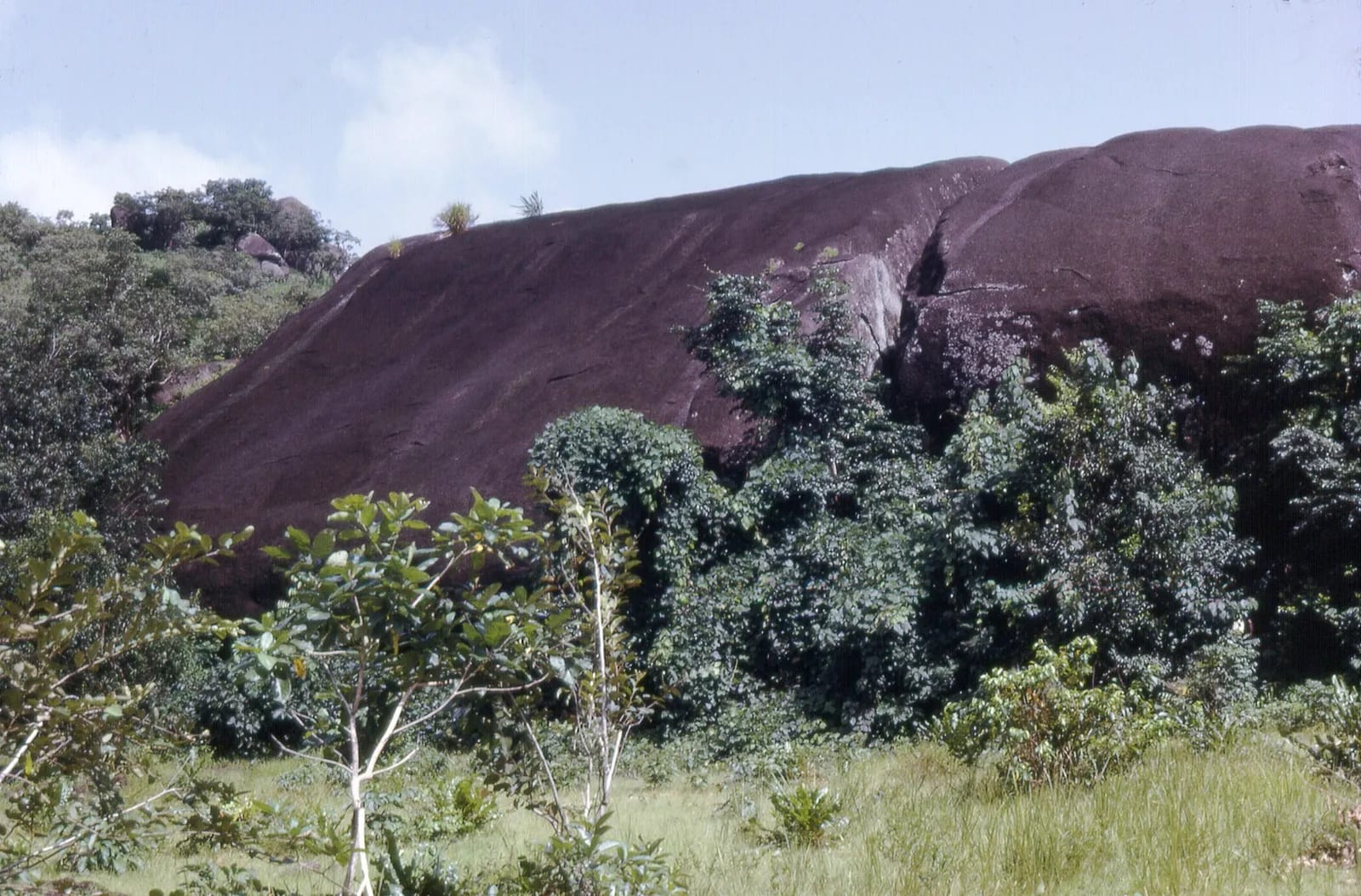 Kamabai Rock Shelter prehistoric archaeological site, Sierra Leone (west Africa) 1968 (2778007203)