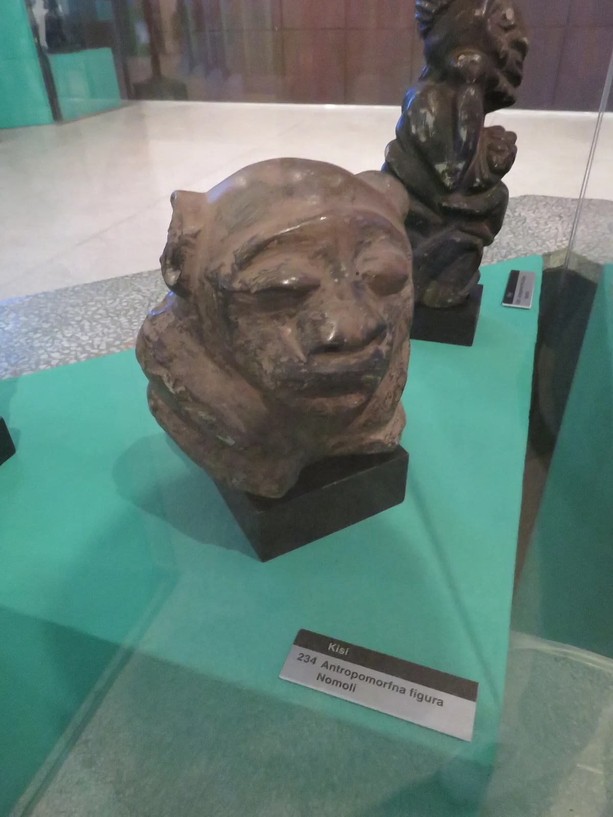 Nomoli anthropomorphic figurine, Kissi people, Sierra Leone 02