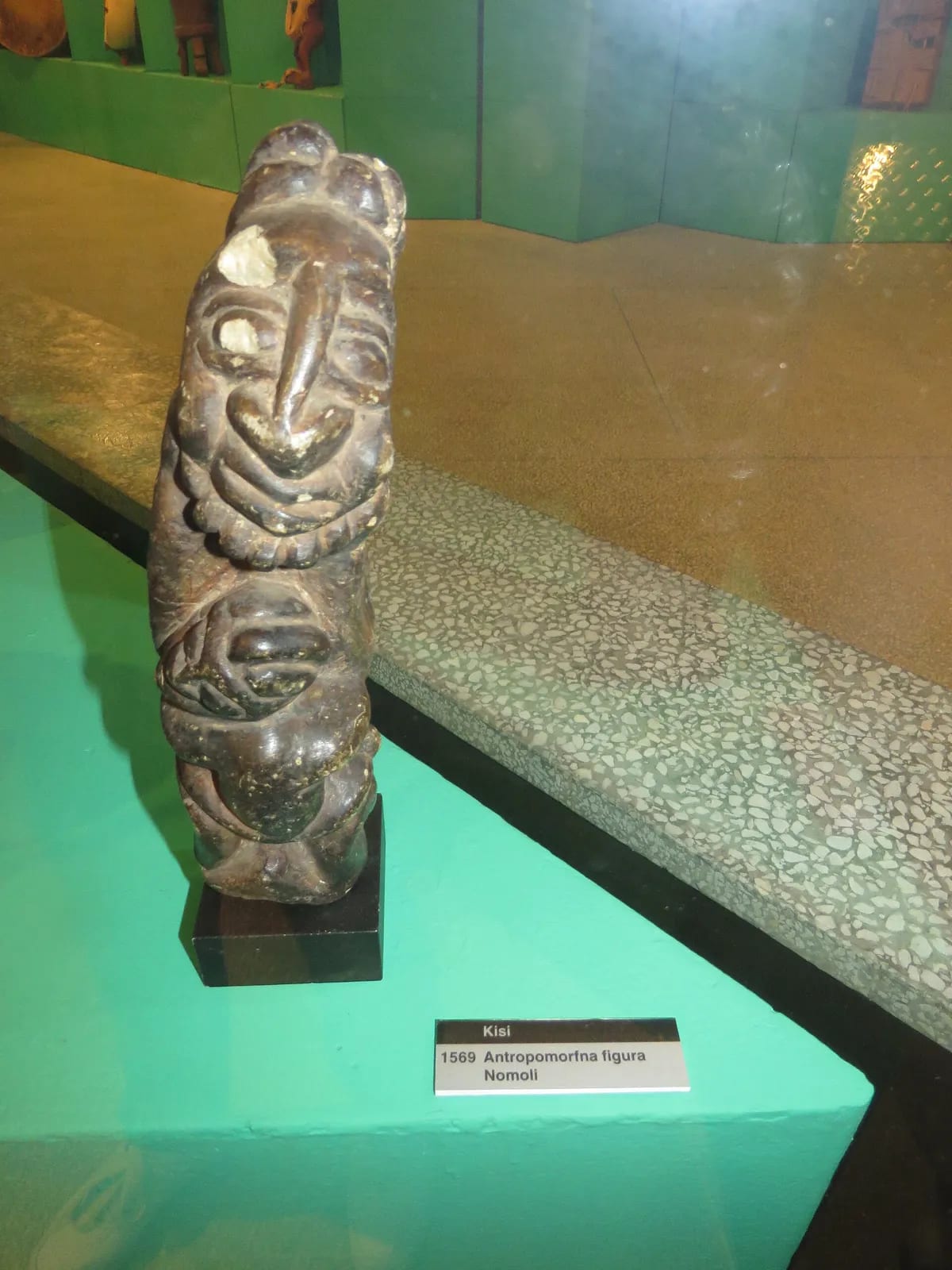 Nomoli anthropomorphic figurine, Kissi people, Sierra Leone 01
