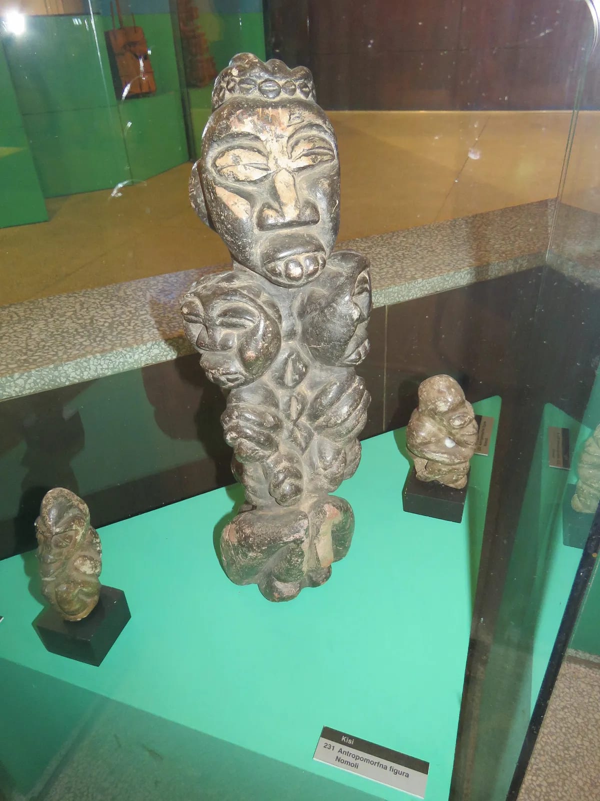Nomoli anthropomorphic figurine, Kissi people, Sierra Leone 09