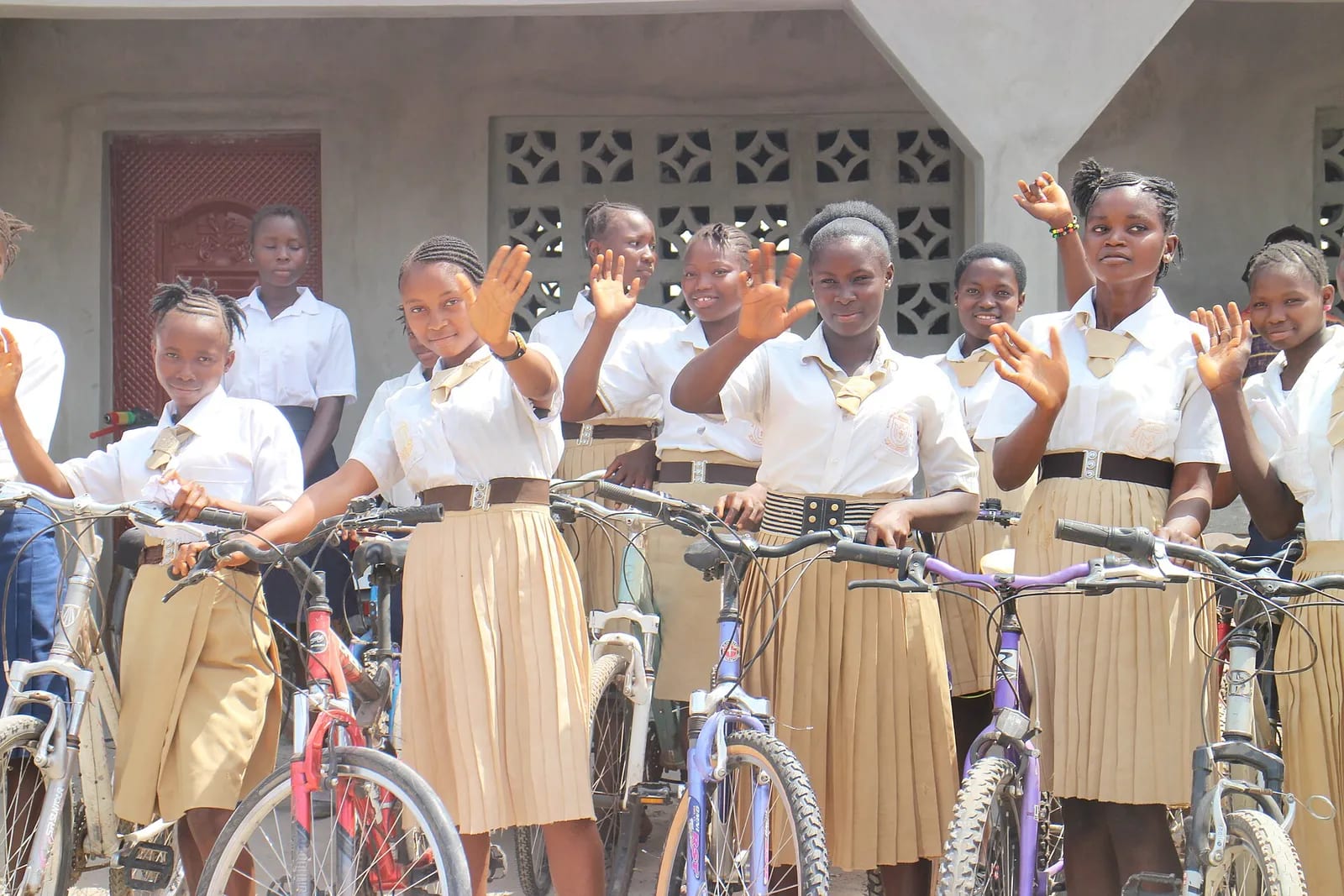 Salone Messenger took photos of children in Karene District of SlumAid and We Yone Child Fpundation Donation