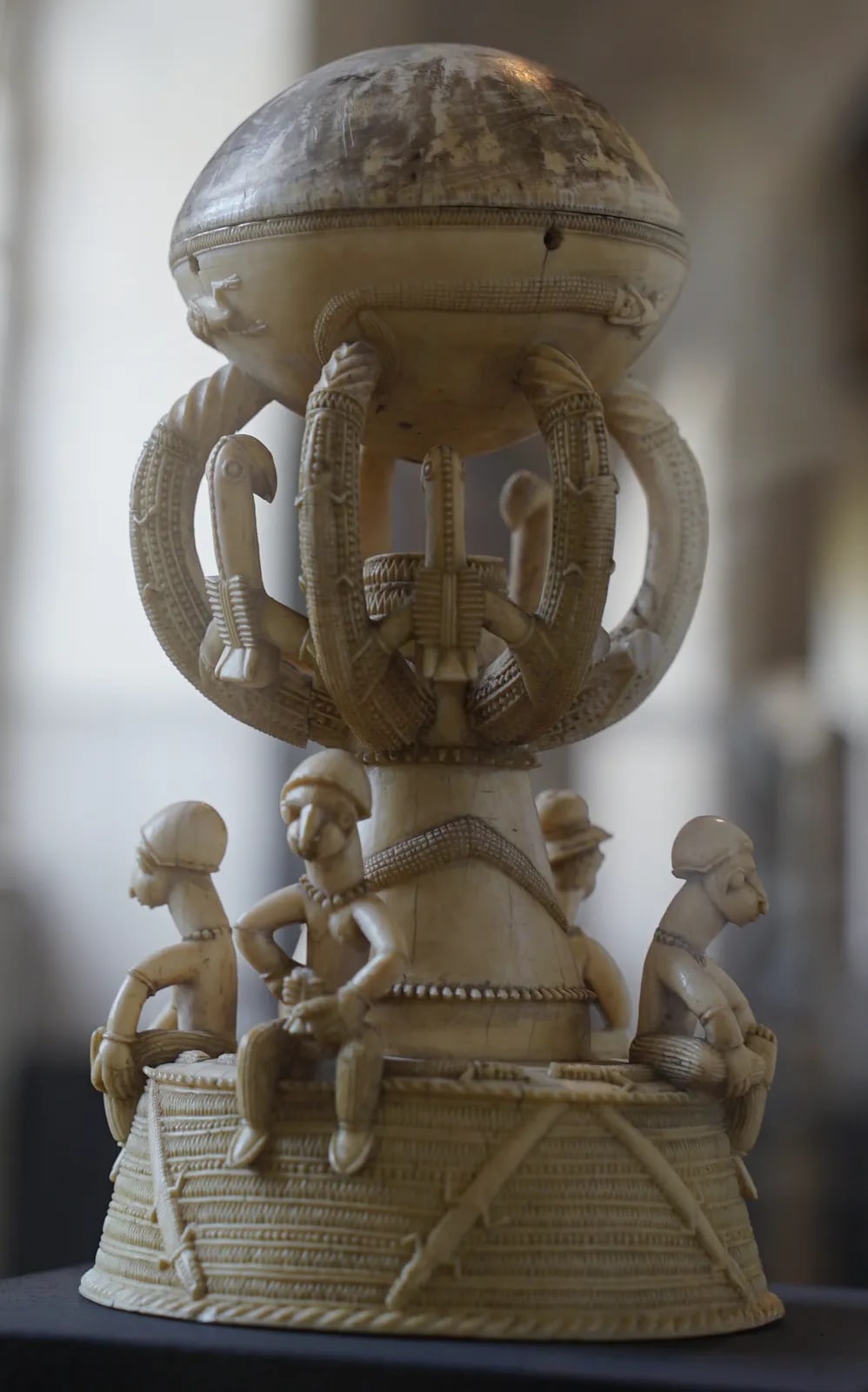 Sapi salt cellar, 16th century, ivory, Saint-Remi 1008875