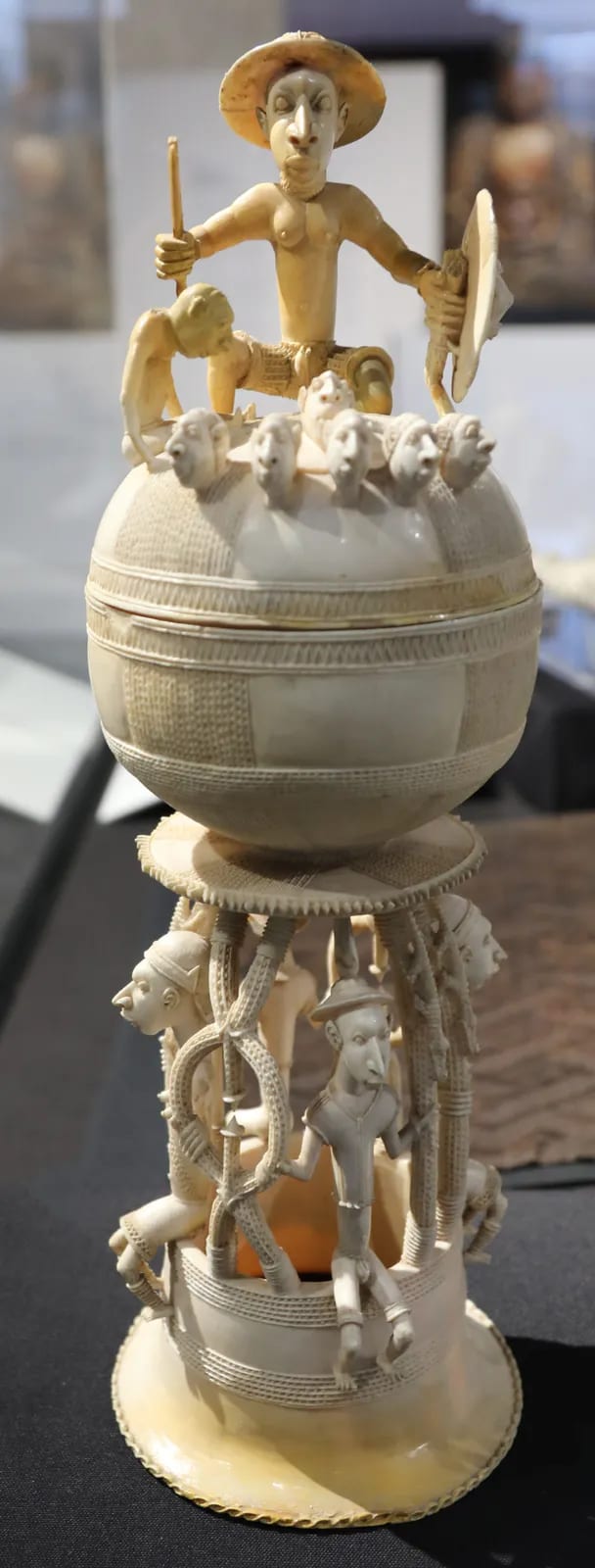 Sapi-Portuguese ivory saltcellar on a tall foot, 15th–16th century (1)