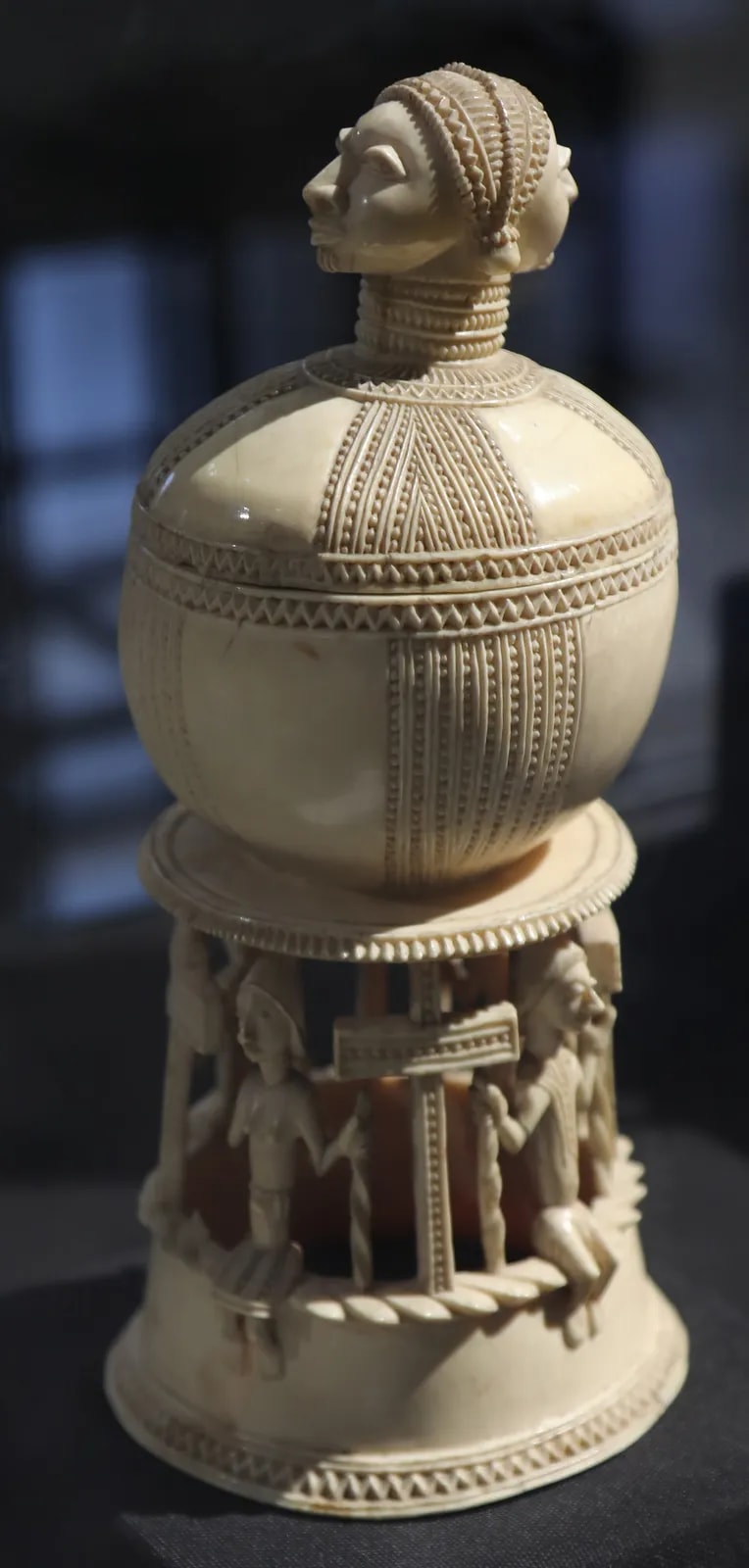 Sapi-Portuguese ivory saltcellar, 15th–16th century (2)