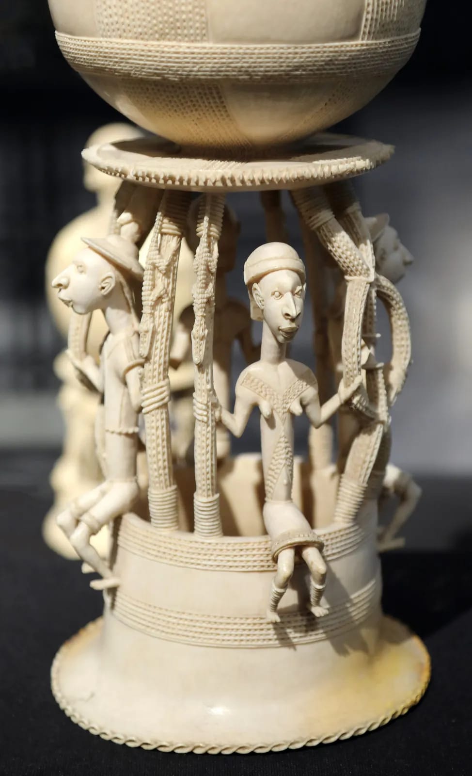 Sapi-Portuguese ivory saltcellar on a tall foot, 15th–16th century (5, base)