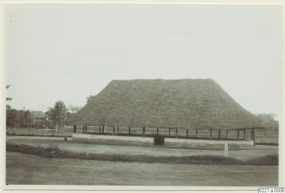 Meeting house (barri), Mende country, 1930–31
