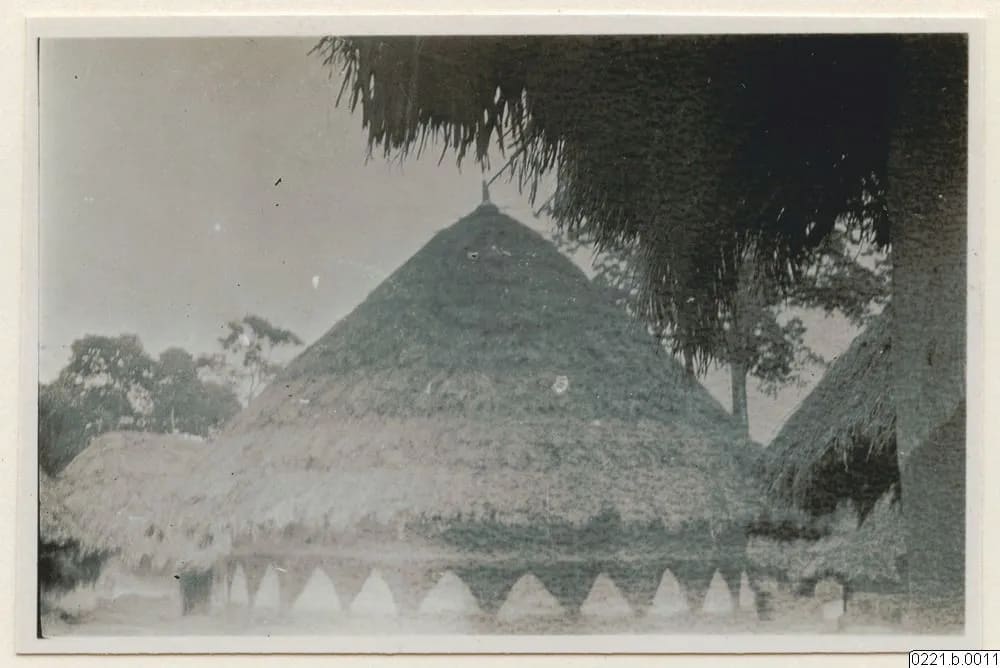 Thatched round house with a painted band of triangles, Kissi country, 1930–31
