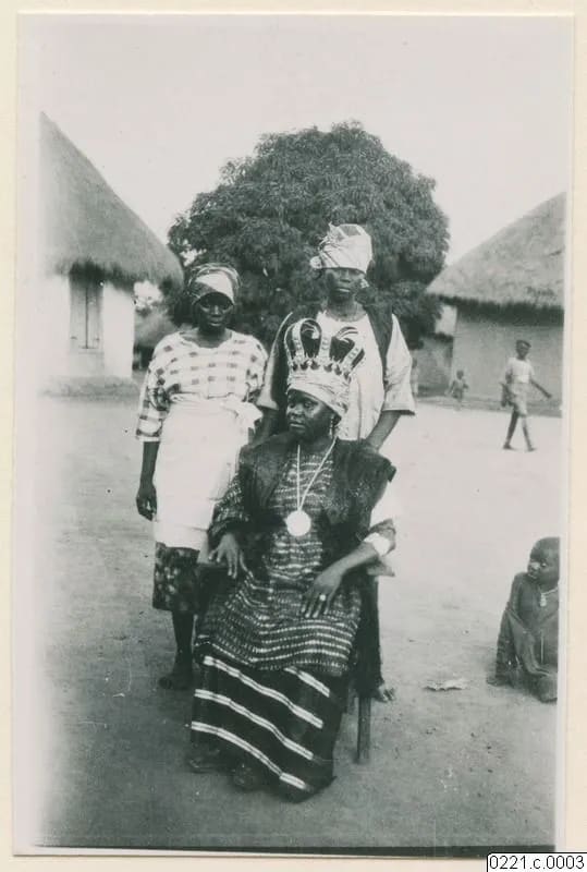 The queen of Blama in her regalia, 1930–31