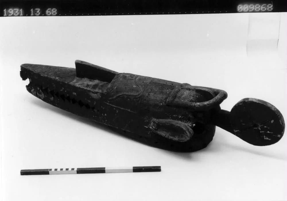 Carved crocodile-head mask with iron teeth, Bullom