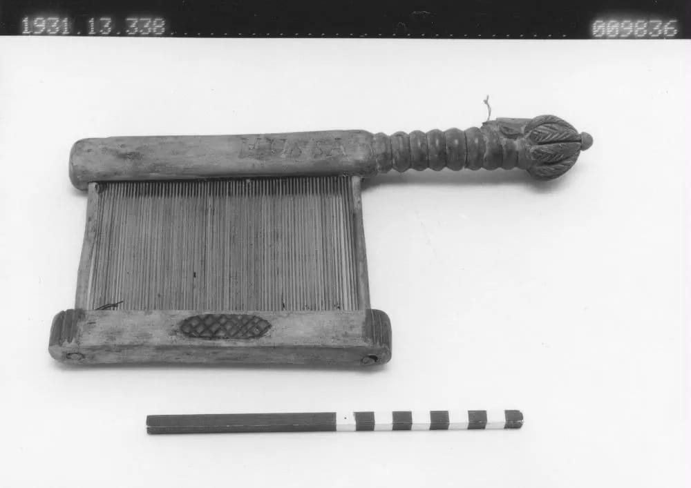 Weaver's reed with a carved long-necked head, inscribed MUSSA