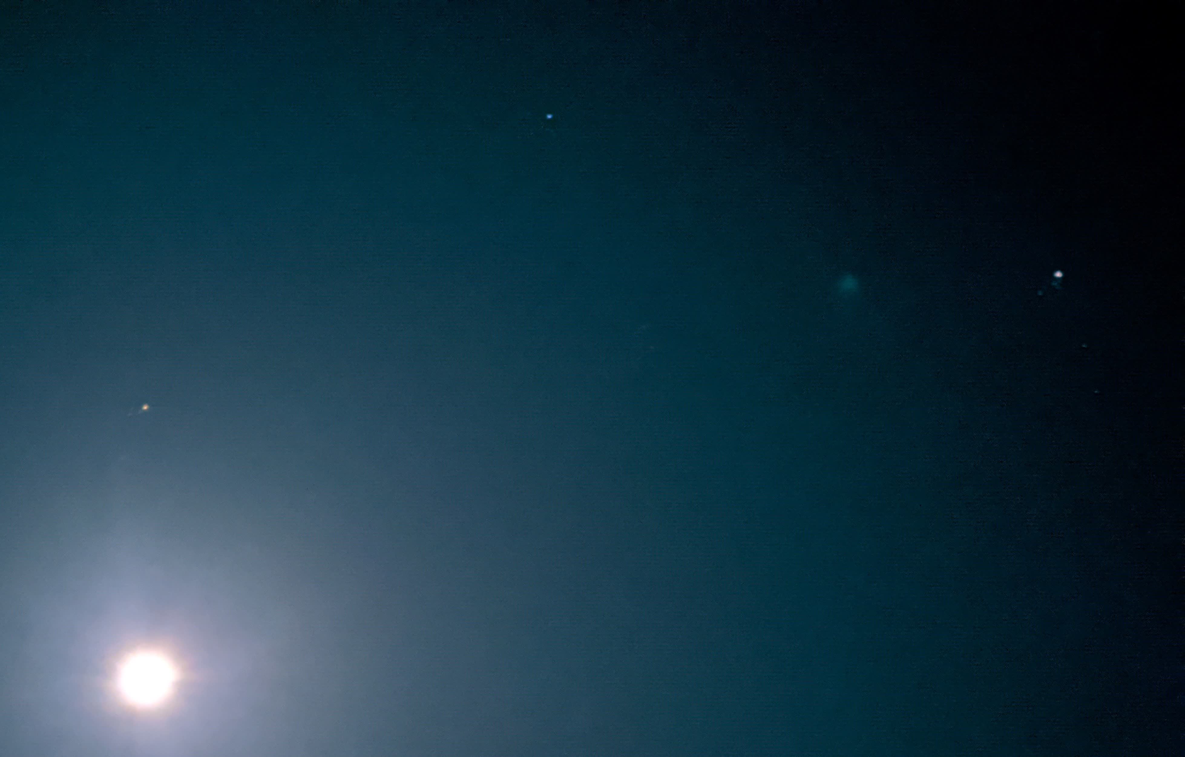 月光下的毕宿五与五车二