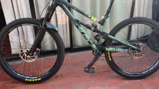 Bicicleta Enduro Poligon Siskiu N9