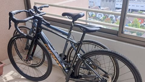 Bicicleta Gravel Giant Revolt Advanced 3