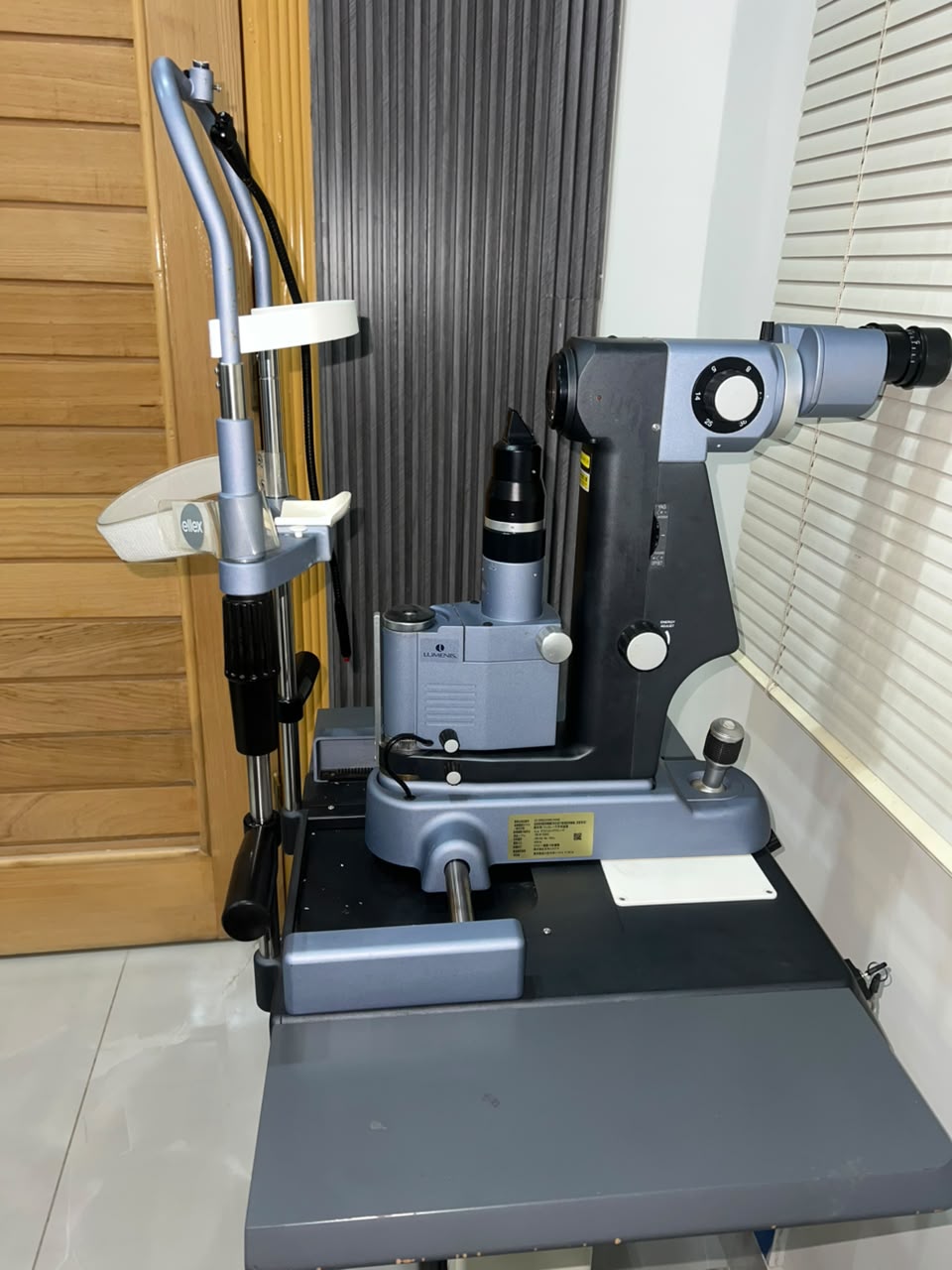 Lumenis Aura PT Nd:YAG Ophthalmic Photodisruptor Laser System with Slit Lamp Delivery